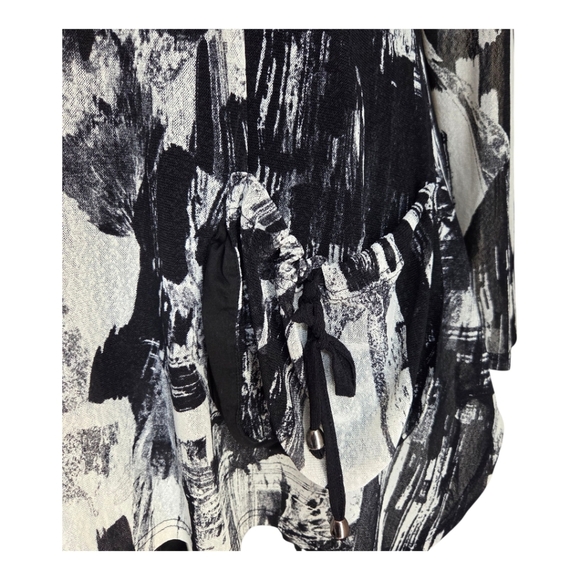 PAPA Abstract Black and White Women's Tunic witj Front Pockets Large - Picture 2 of 6